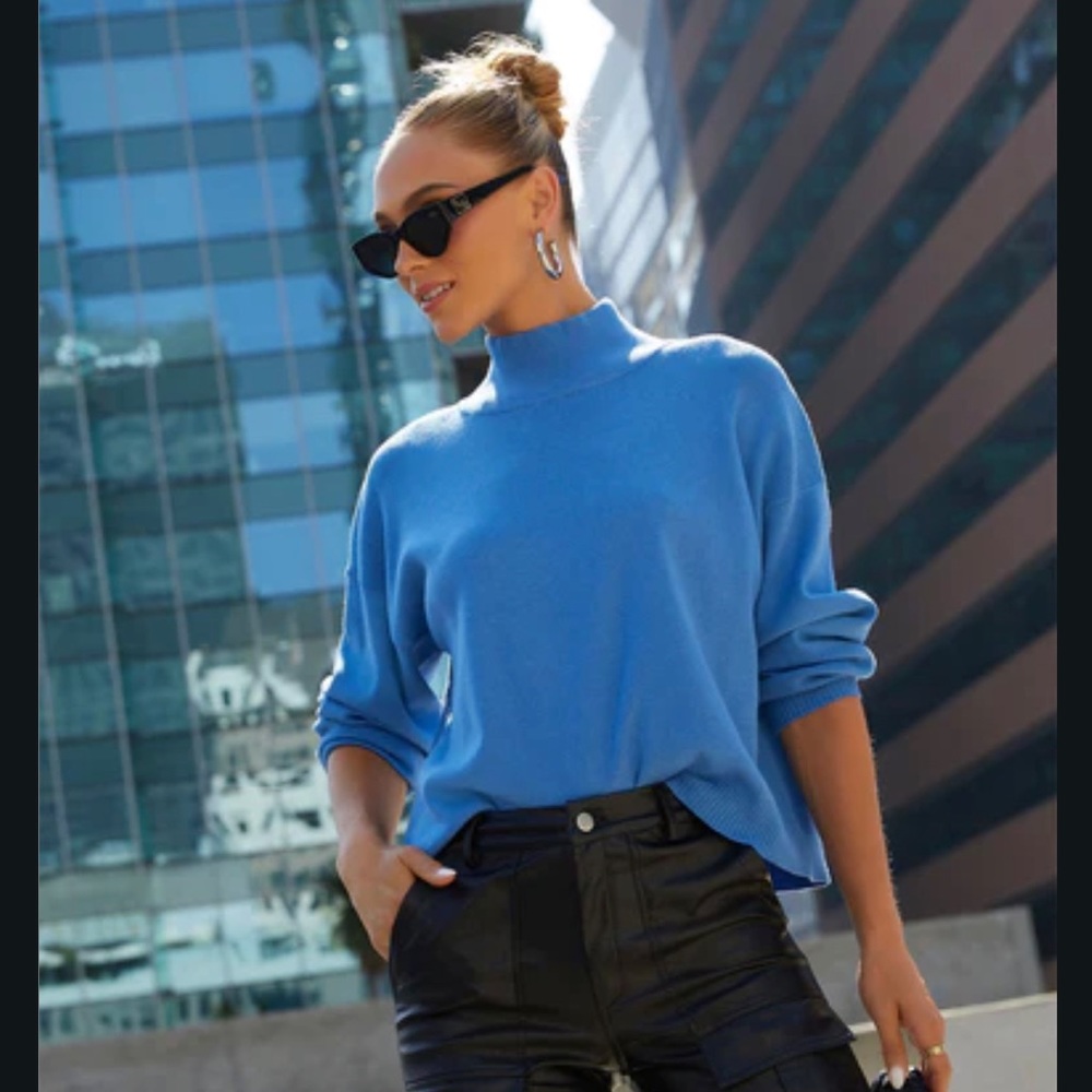 Vici collection Parkin mock neck sweater medium blue. NWOT